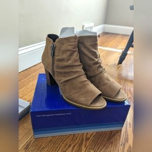 White Mountain Shoes Gemini Walnut Heels